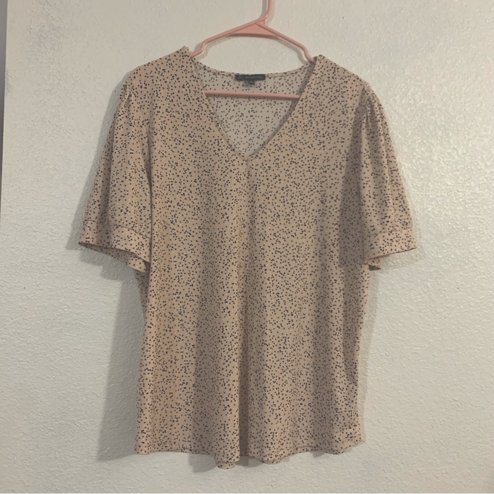 Adrianna Papell XL v-neck short sleeve shirt light pink polka dot casual work